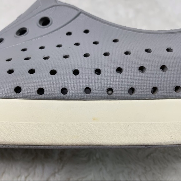 Native Jefferson Men's Gray White Slip On Rubber Slip On Shoes Size 7 - Picture 5 of 15